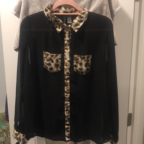 Sheer Black blouse w Leopard detail - Picture 1 of 4
